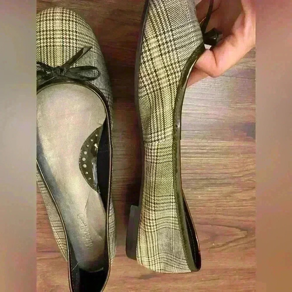 Michelle D size 10 black,white,brown  plaid flats - Picture 11 of 12